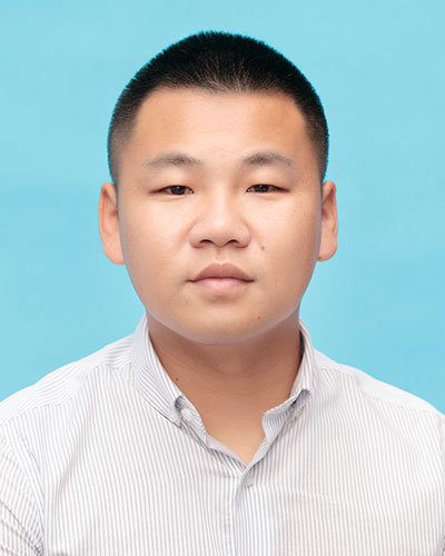李亮