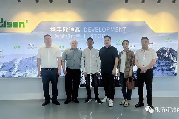 执行会长巢亚明走访在乐修水籍企业家